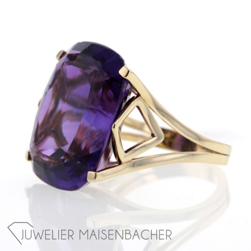 Gold-Ring Amethyst