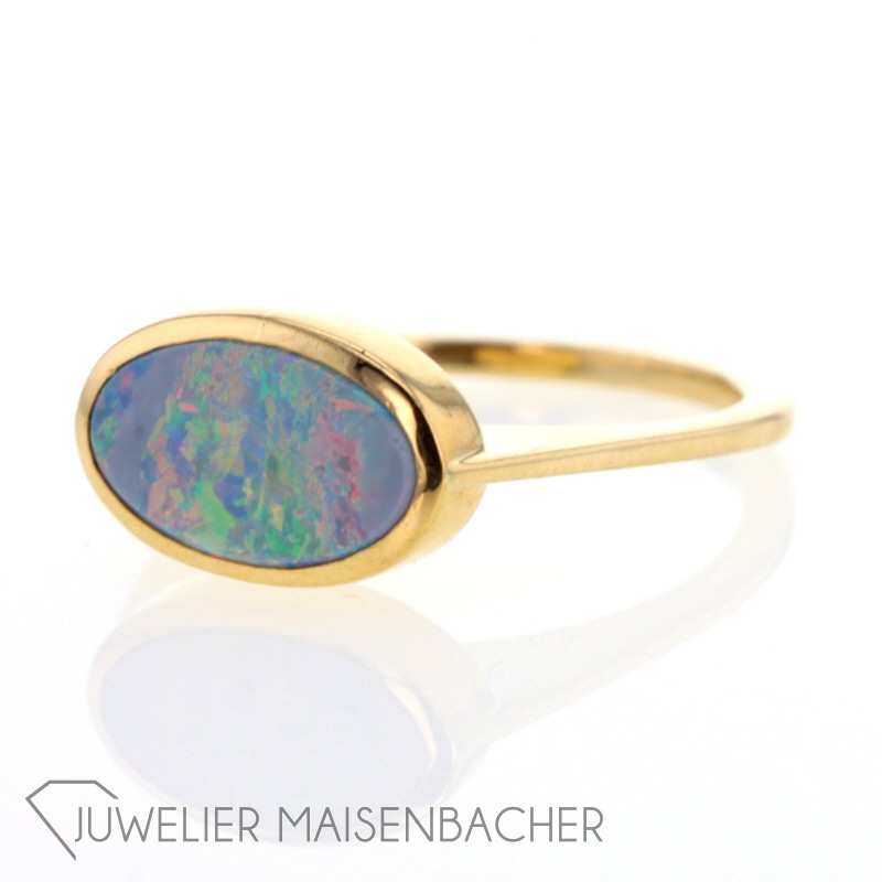 Gold-Ring Opal