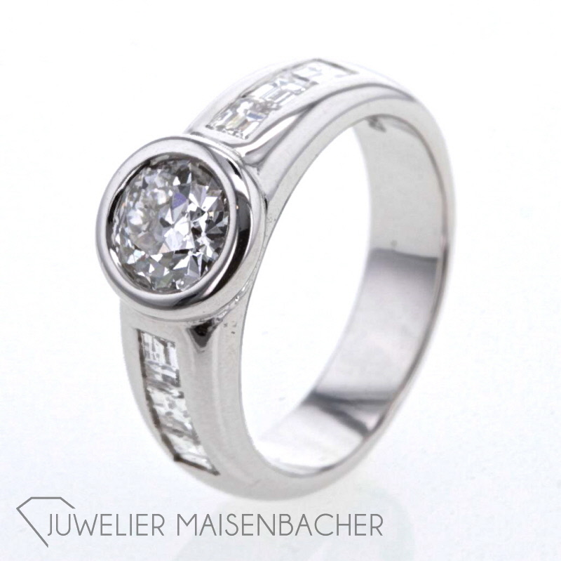 Diamantring mit großem Hauptstein Weißgold 55