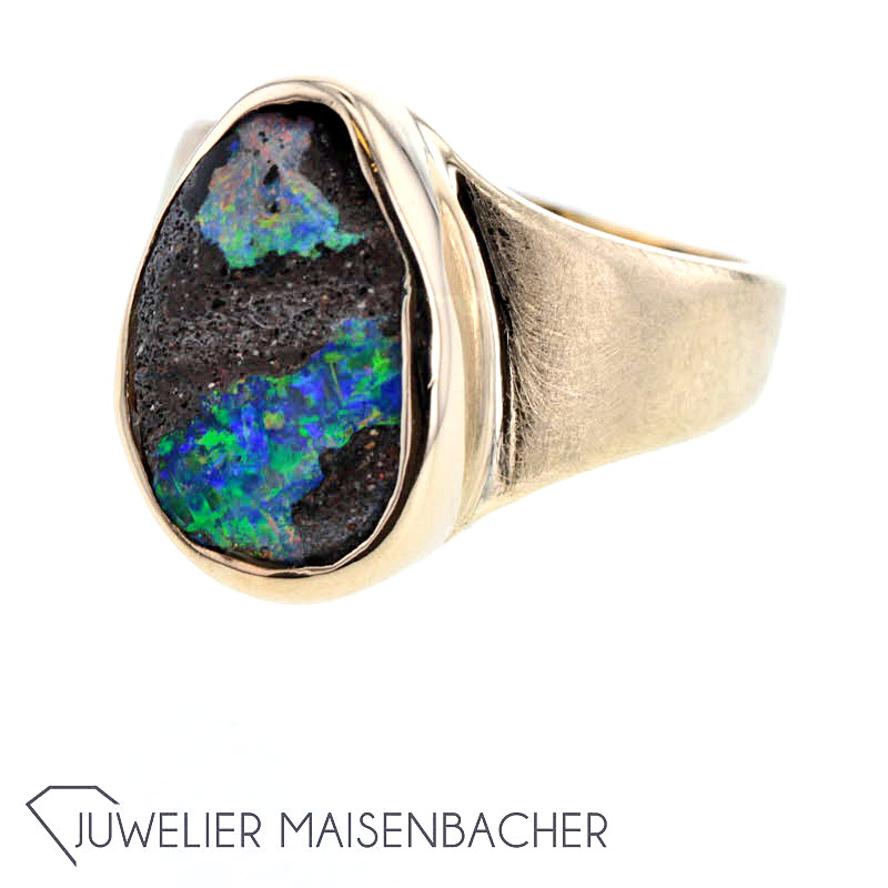 Handgearbeiteter Ring mit außergewöhnlichen Boulder-Opal Gold