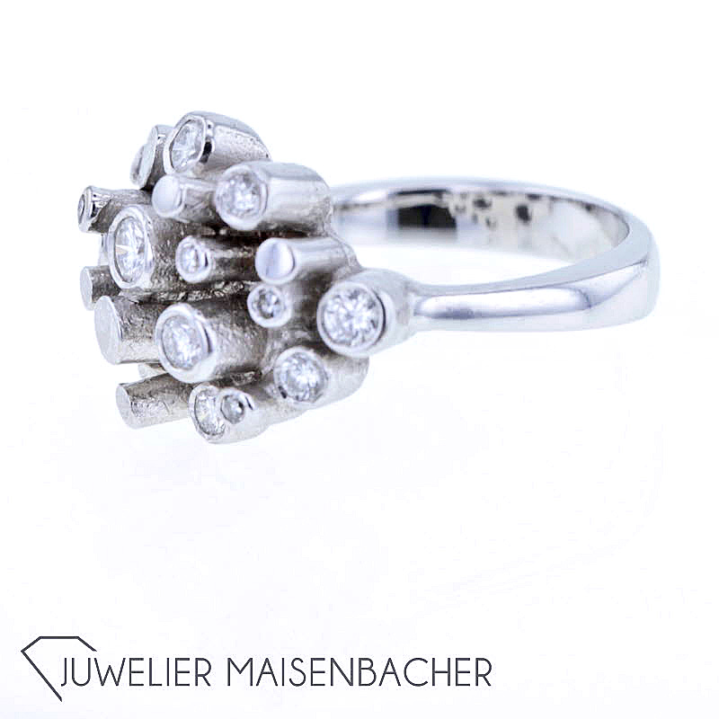 Damen Ring mit *Diamanten*