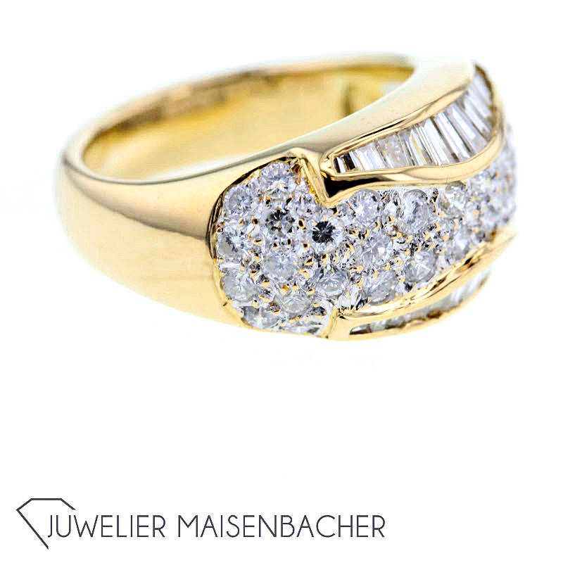 Damen Ring mit *Diamanten*