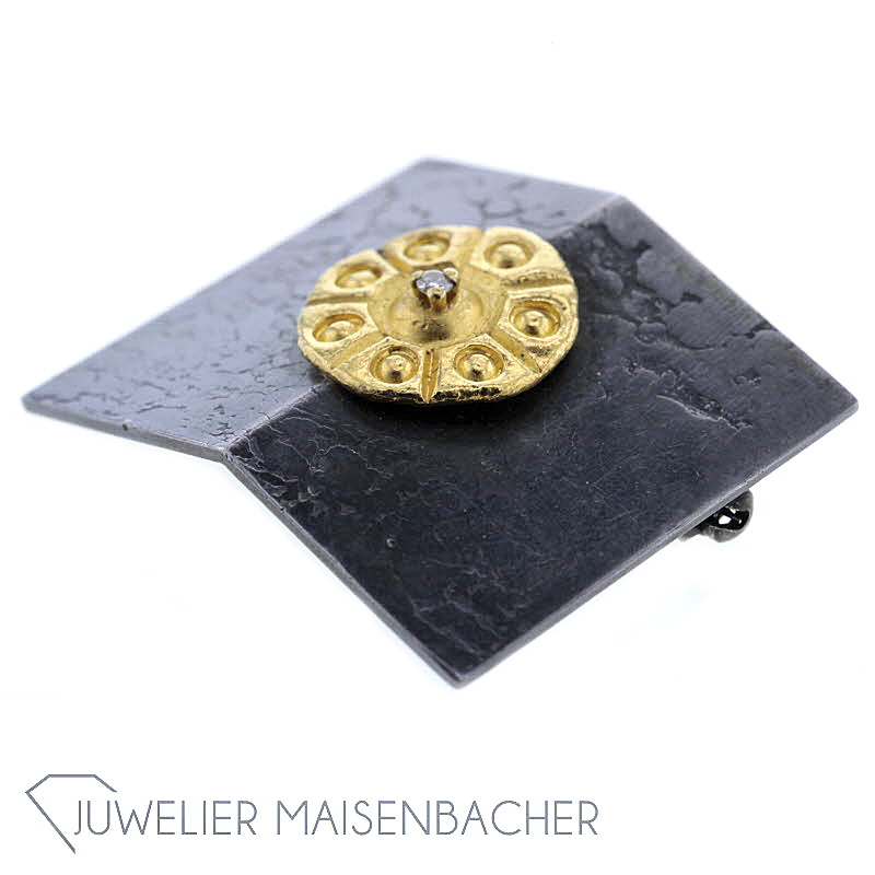 Brosche in 'Buchform' mit Gold Silber und Diamant