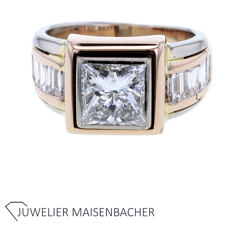 Exklusiver Ring mit Princess Diamant Gold