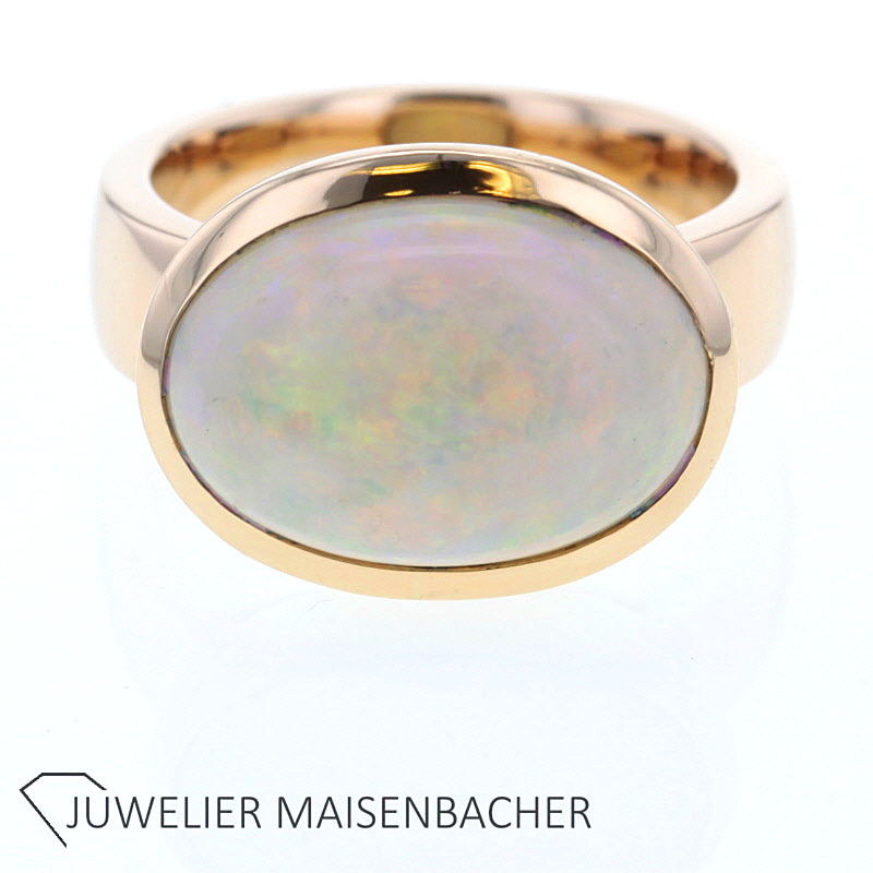 Ring mit großem Opal-Cabochon