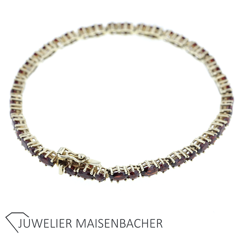 Klassisches Armband mit dunklen Granaten Gold