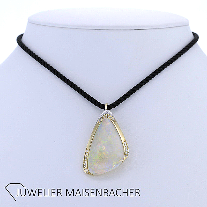 Anhänger mit wunderschönen Edelopal Brillanten Gold