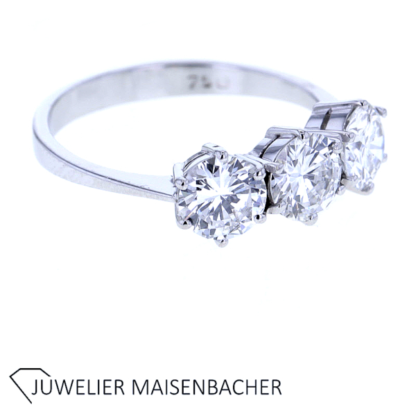 Traumhafter Ring mit 3 Brillanten insgesamt ca. 2,22 ct in Weißgold