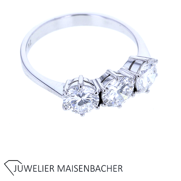 Traumhafter Ring mit 3 Brillanten insgesamt ca. 2,22 ct in Weißgold – Bild 4